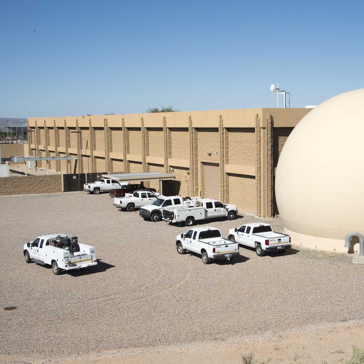 CAPArizona's tweet photo. Snyder Hill Pumping Plant has eight units that lift water 293 feet; it sits next to Black Mountain PP #amazinginfrastructure #CAPArizona https://t.co/83DjwHhpcN