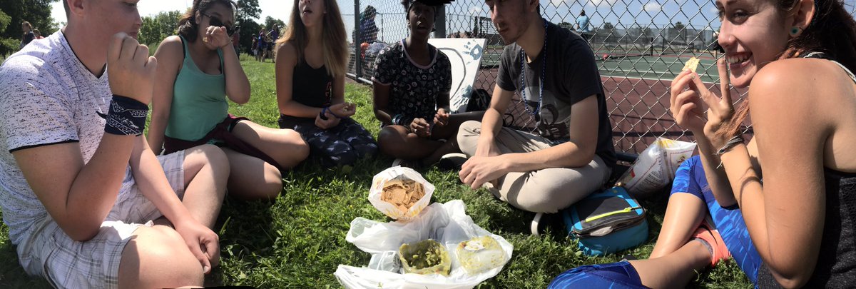 NavySmurfs's tweet photo. GUAC break !! #Froshfest2017 #Navy #navyteam https://t.co/A7hWuG5ynr