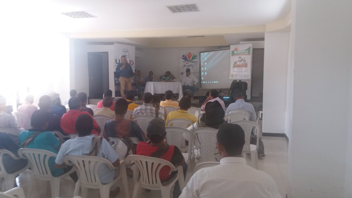 agrosolidariac's tweet photo. Con @USAID_Colombia @fedepanelaCol @FedeCafeteros @Prensagobcesar en González Cesar nos juntamos en eslabones de la cadena de Caña panelera. https://t.co/jl3NfV2e06