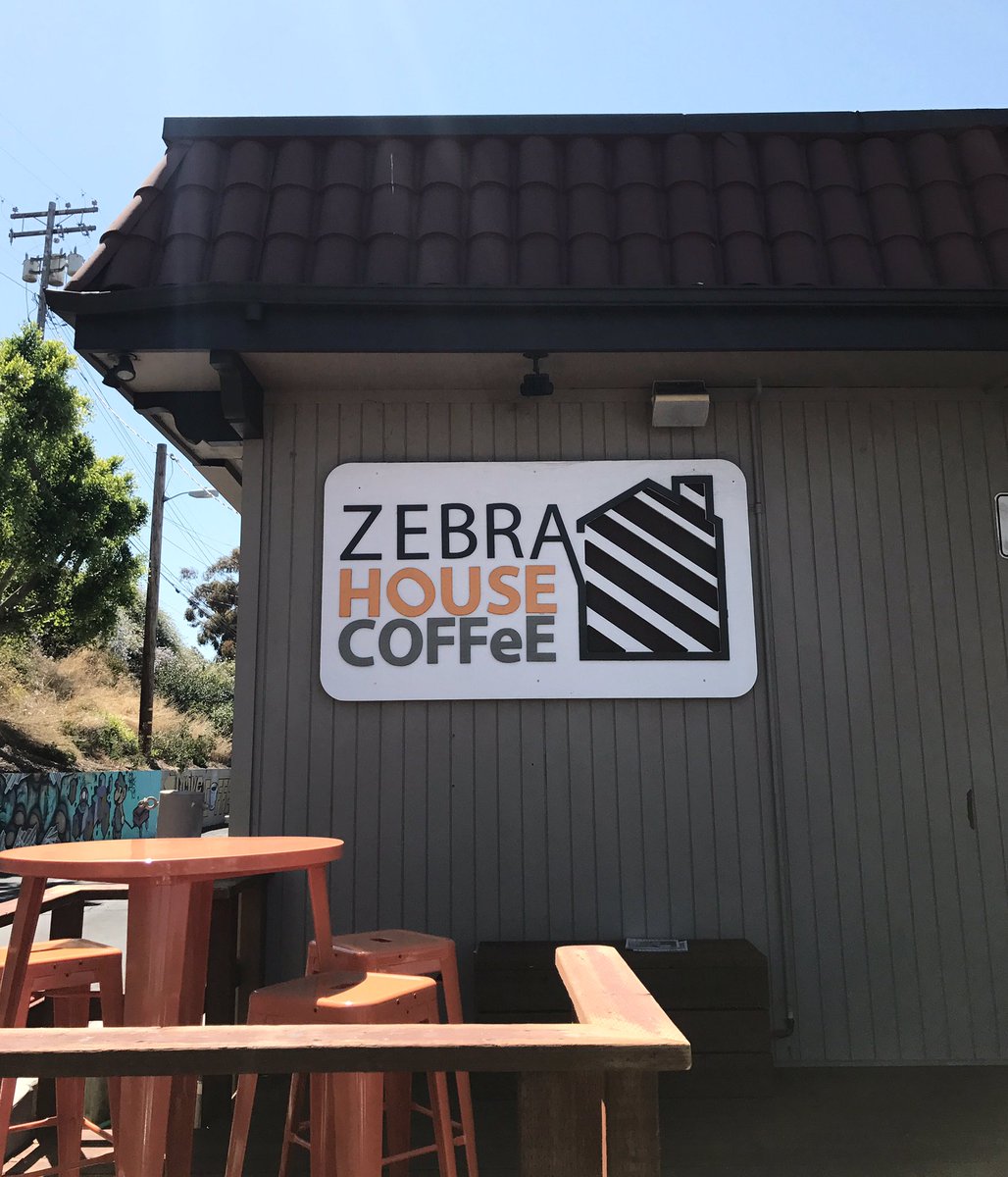 mug_bird's tweet photo. Someone please take me back to my beach vacation 😂☕️✨ #sanclemente #coffee https://t.co/YDxitJum4g