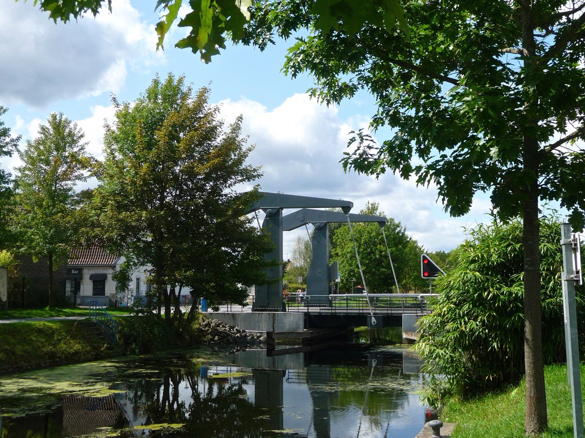 vallypee's tweet photo. Magical scenes from the Canal de Roubaix/Espierre #Roubaix #Marque #Espierre Just love this waterway so much! https://t.co/7CqxTU1MnF