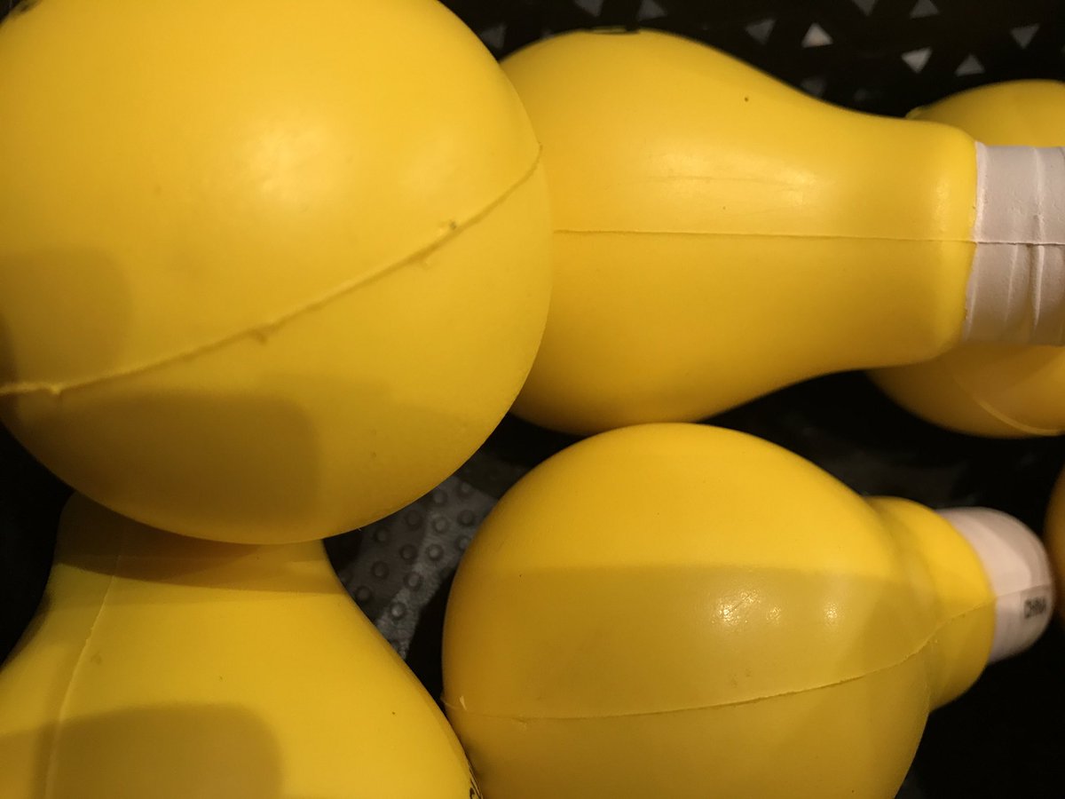 rachandlily's tweet photo. Squishy lightbulbs! #COGAConnect expo hall scavenger hunt finishes soon and you might win a wine gift basket or @YETICooler! #COGA2017 https://t.co/XUt5Wr2oKV