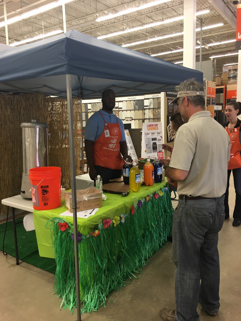 Travis making snowballs #customerappreciation <a href="/BrianCoccoHD/">Brian</a> @lakeisha_hd <a href="/peajones78/">Annie Jones</a>