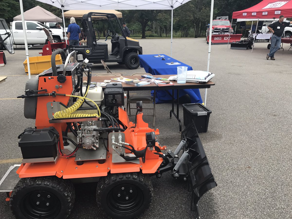 BFrench_ATS's tweet photo. @AdvancedTurf at the #OLA βοΈ & Ice Management Clinic @LTRich_ZSpray #Snowrator #Winteriscoming βοΈπ¨β· https://t.co/ZjvpQYUjRl