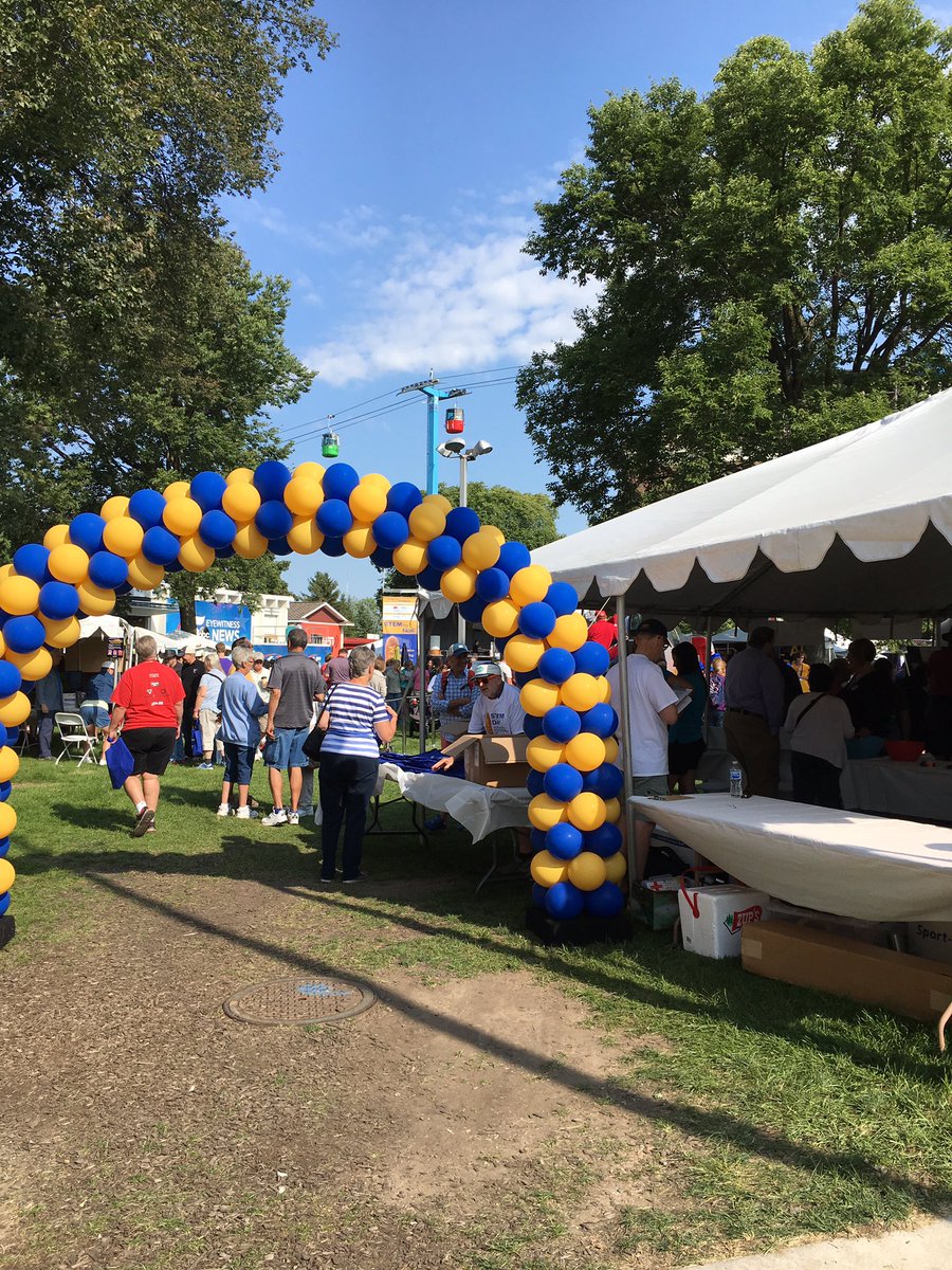 MNIT_Services's tweet photo. Look for us to the right of this balloon arch in Dan Patch Park! #MNSTEMDay2017 @MNSTEMNetwork #MNStateFair https://t.co/LhiNONZOlN
