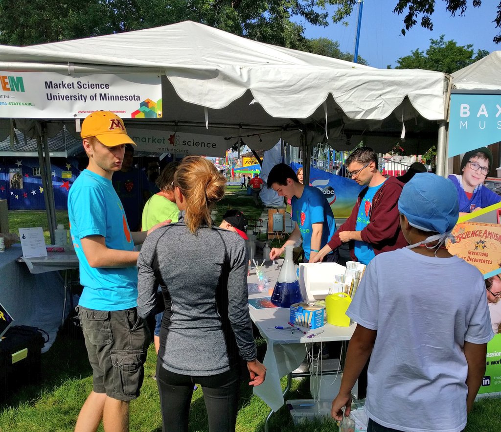 _MarketSci's tweet photo. There may already be lines for donuts, but no need to stand in line for chemistry #MNSTEMDay2017 at #MNstatefair https://t.co/zxcMkQ5IEa
