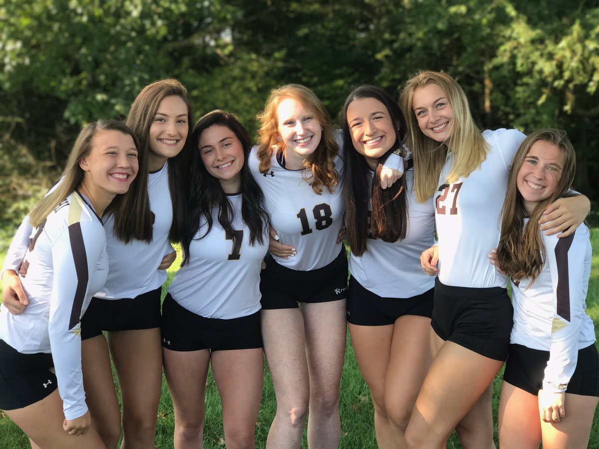 BecahiGVB's tweet photo. BCGVB 2018 Seniors!!!!❤️🏐🏆#mileinunder9 #burpeesfordays #mrjoneswasmurdered https://t.co/j6xGRGNDx2
