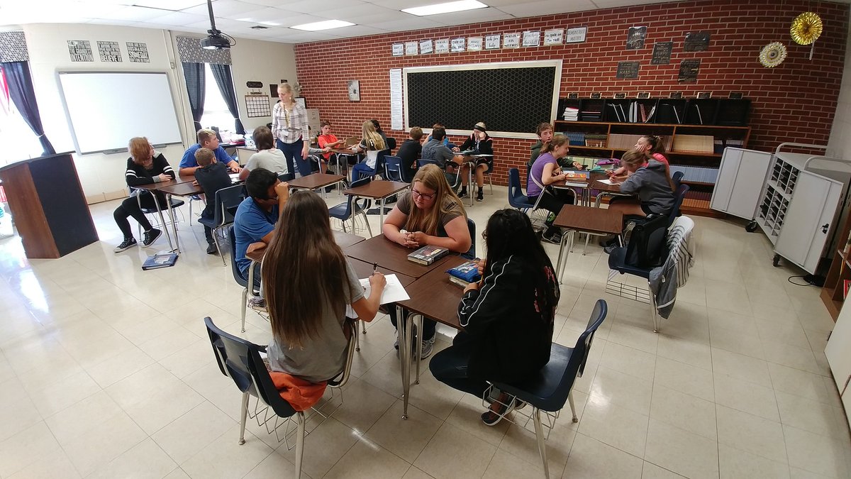 jraybarton's tweet photo. Gaines/McCullough 8-CA classes Teamteach Escape Room. #teamwork #pbl @CassvilleSchool #CMSWildcats Kids set rules &amp; accountability https://t.co/KM4iHlTysZ