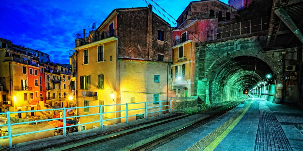 In #vacanza in treno: nella settimana di #Ferragosto oltre 3 mln di passeggeri, boom di turisti nelle #CinqueTerre bit.ly/2vj3Qst