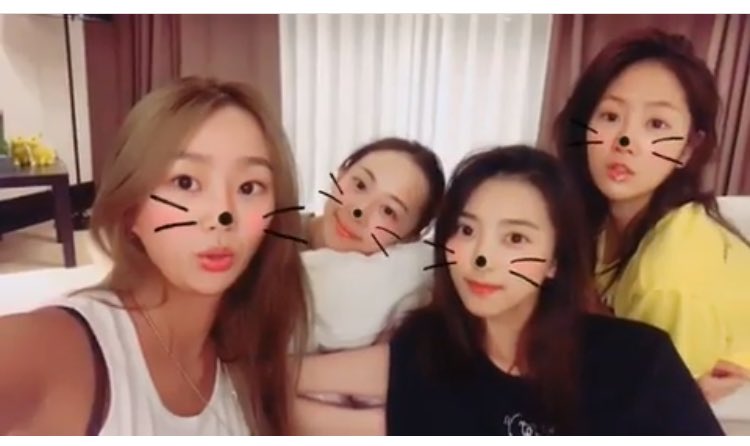 Utommm's tweet photo. maghihiwalay pero walang iwanan π
#BESTSISTAR #SISTAR #ForeverWithSISTAR https://t.co/NqWI9M91gg