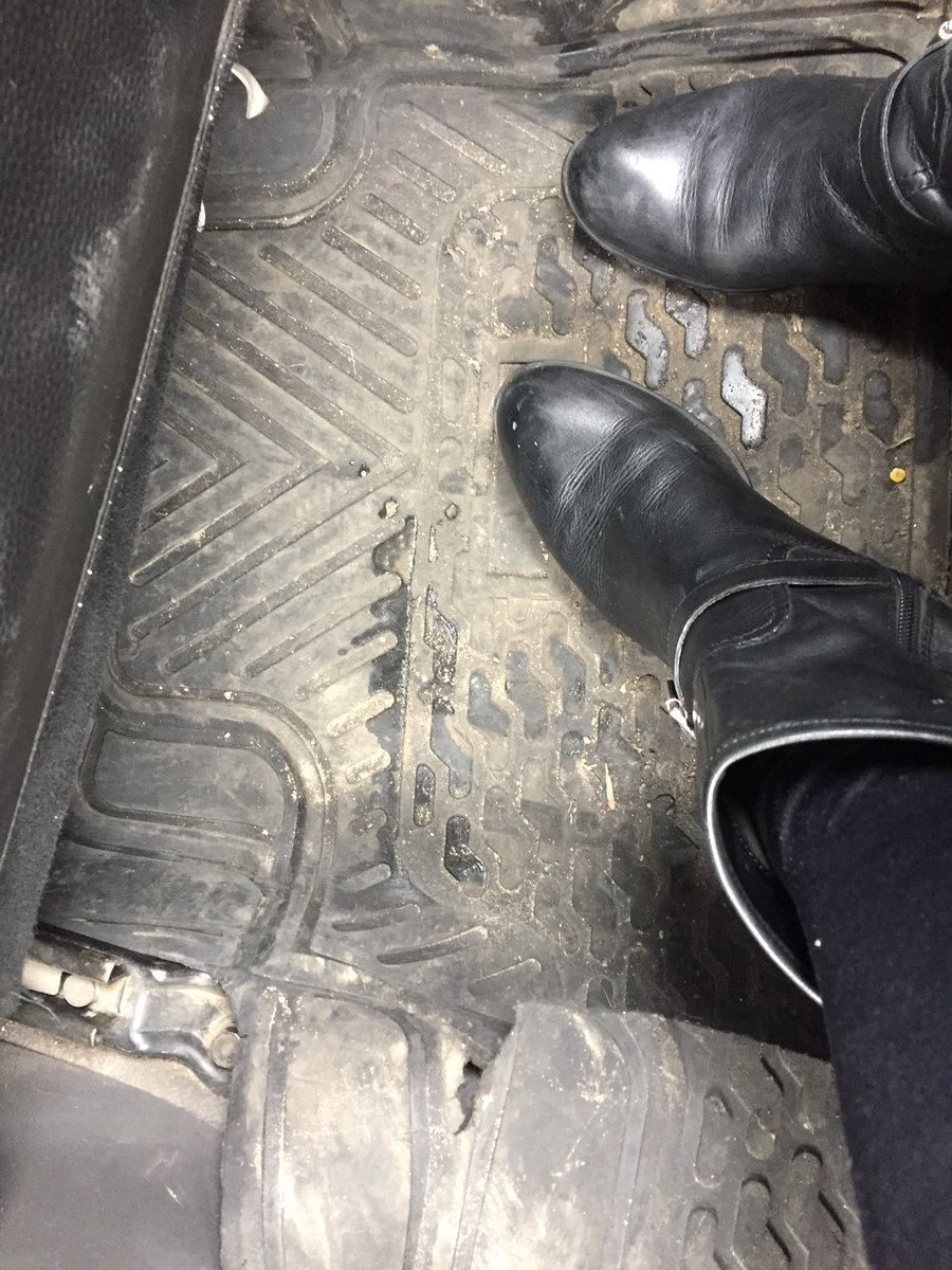 OutputVar's tweet photo. @Uber Este es su Servicio #UBerX?!!! Que clase de parametros de filtros tienen?! Llevan personas o carga? #Desagradable #UberPeru https://t.co/zVOlmE9QTg