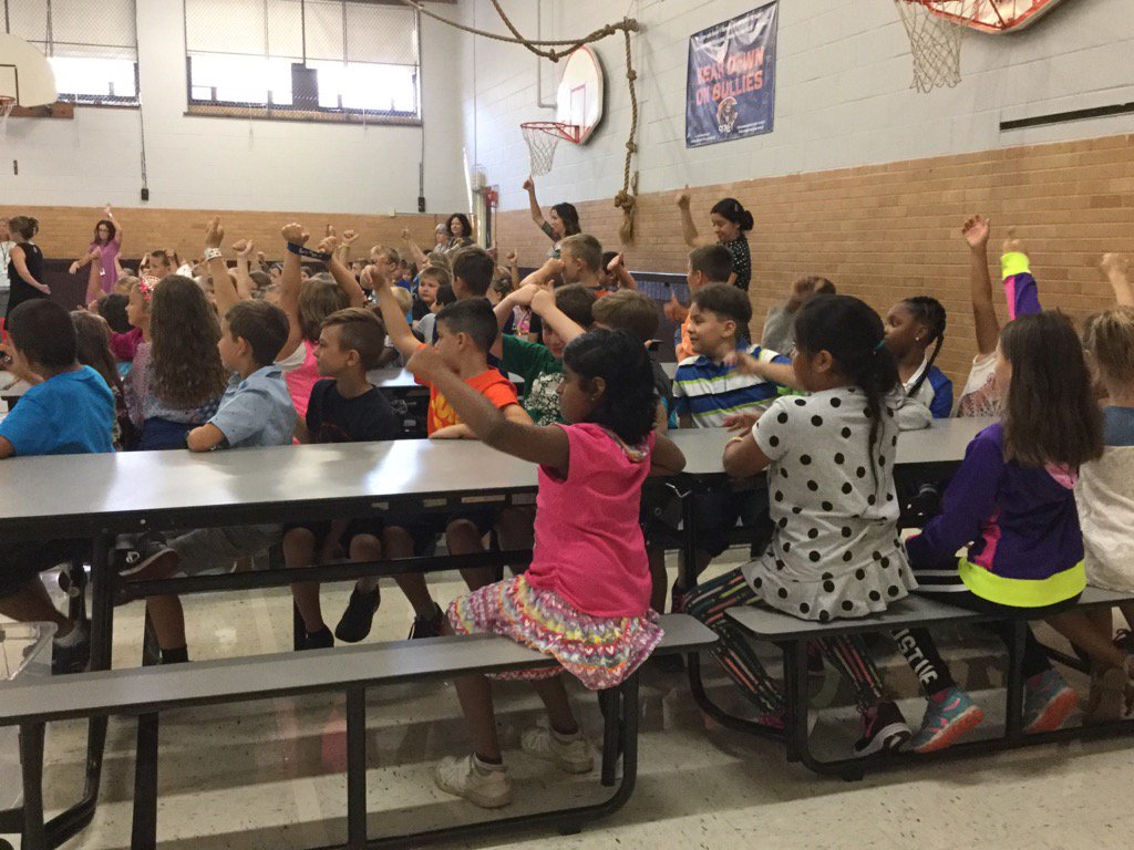 ELLTeachk8's tweet photo. Thumbs up for the first day of school! #dg58learns https://t.co/IoldwnCTVt