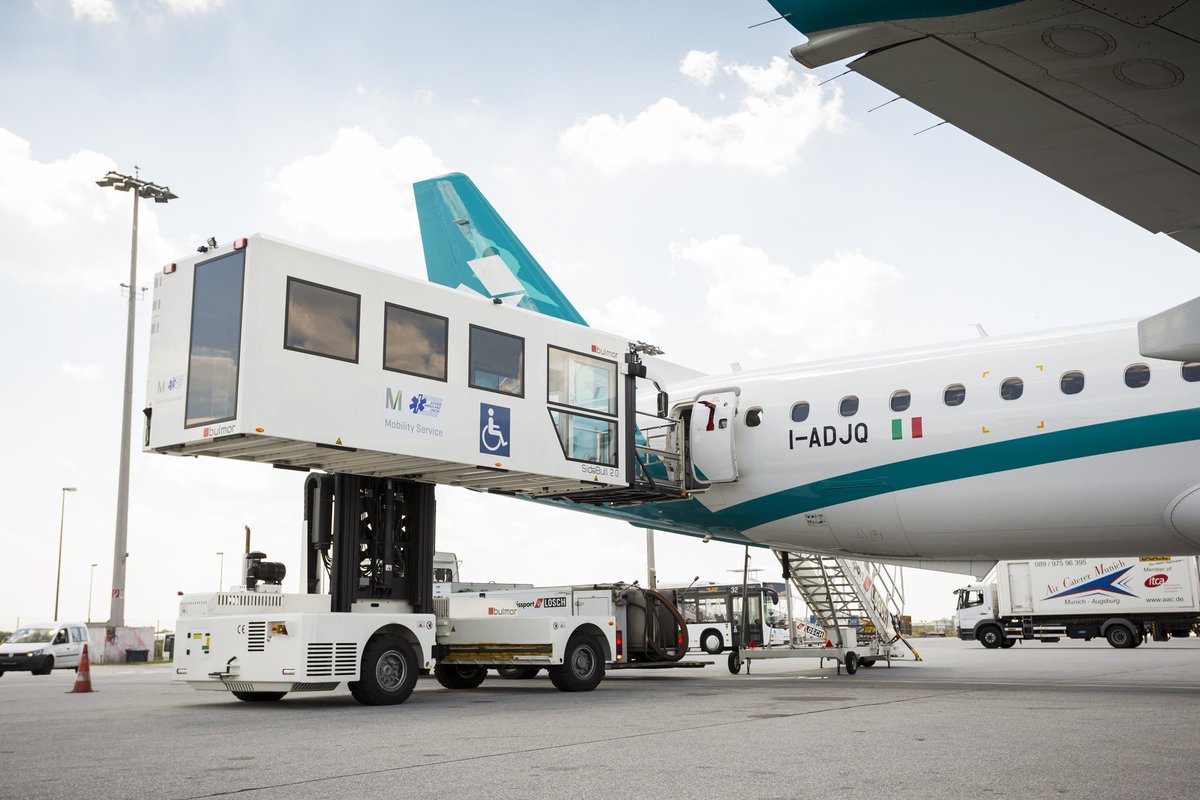 special_assist's tweet photo. Barrier-free travel for passengers with reduced mobility at Munich Airport
https://t.co/je0DbapRd6
#Disabled passenger lift vehicle #PRM https://t.co/aKlN109RDe