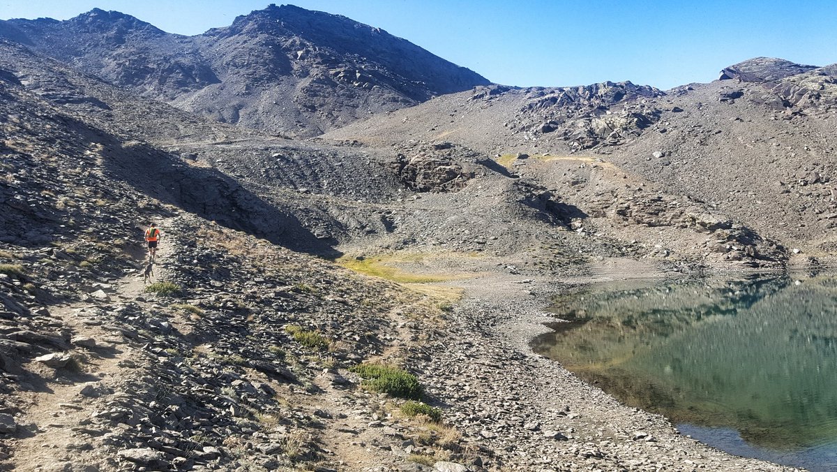 deperezmar's tweet photo. Por los grandes de #SierraNevada menos transitados #tresmiles #Elorrieta #Cartujo @oxigenados @TrailRunningEs @SNevada_Parque #trailrunning https://t.co/PFz75q9YuP
