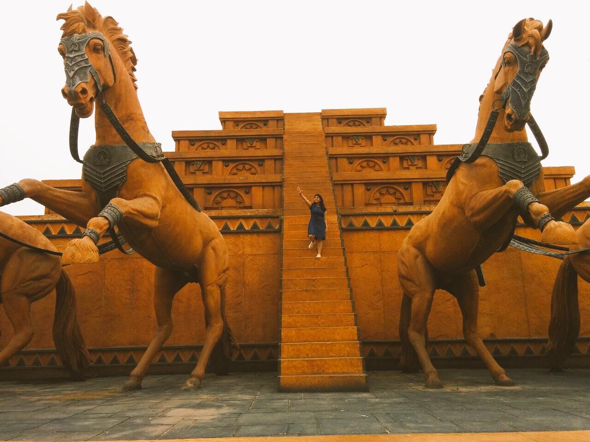 imankita_m's tweet photo. Just visited hidden MAHISHMATI Kingdom #Prabhas #prabhaslove #Bahubali #Bahubaliset #Bahubali2 #ranadaggubati #Devsena #ramojifilmcity #❤️ https://t.co/bmiY0PWOST