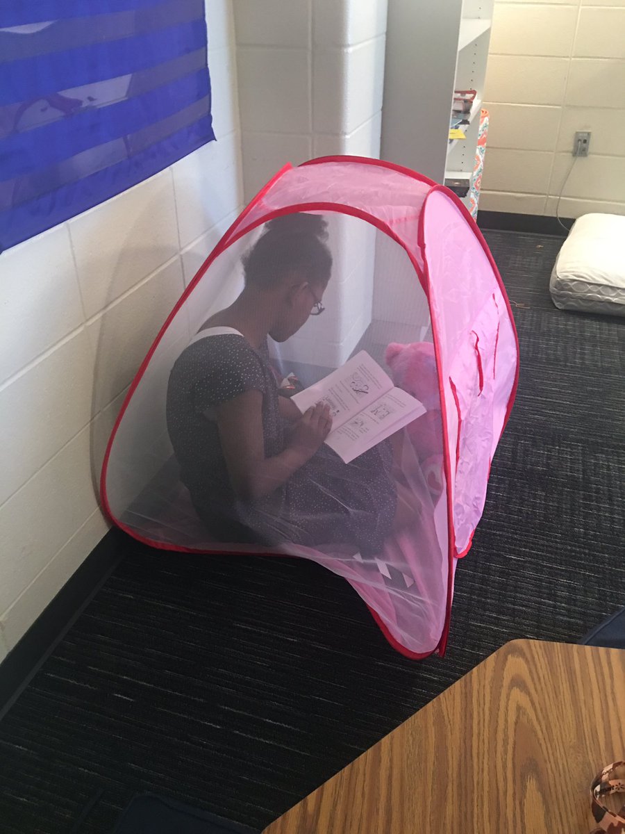 Weldon_AM's tweet photo. My 6th grade students reading books on their level that they chose. We had our first book tasting today. They did great!! #BISLearns https://t.co/6PZ2BiPDhi