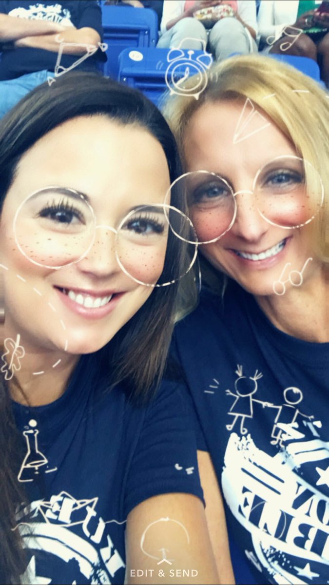 TKGarza414's tweet photo. Kuentz Rocks!! #Convocation2017 #Kuentzproud https://t.co/eZgKgaMVTH