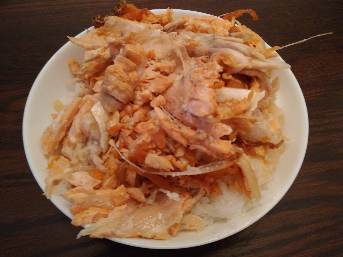 Haruka5 欲望のレシピってやつが流行っていると思っているので 先日子守り留守番の昼食に作ってみた 400g位あるサーモン のアラを焼いてご飯1合にonそして醤油 骨だらけで大変だったが 欲望は満たされましたとさ 食べきれずに2食に分けました 歳か Haruka5 欲望のレシピってやつが流行っていると思っているので 先日子守り留守番の昼食に作ってみた 400g位あるサーモン のアラを焼いてご飯1合にonそして醤油 骨だらけで大変だったが 欲望は満たされましたとさ 食べきれずに2食に分けました 歳か