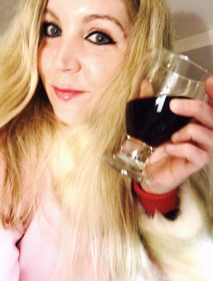 MissGSJ's tweet photo. RT❗️
Drinks are on you boys
💷👸🏼🍹

Cocktails in Brighton last time😍
Who is paying for My next Brighton Girly drinks?🍸
#paypig #bills #recepit https://t.co/yZZqaWfd6R