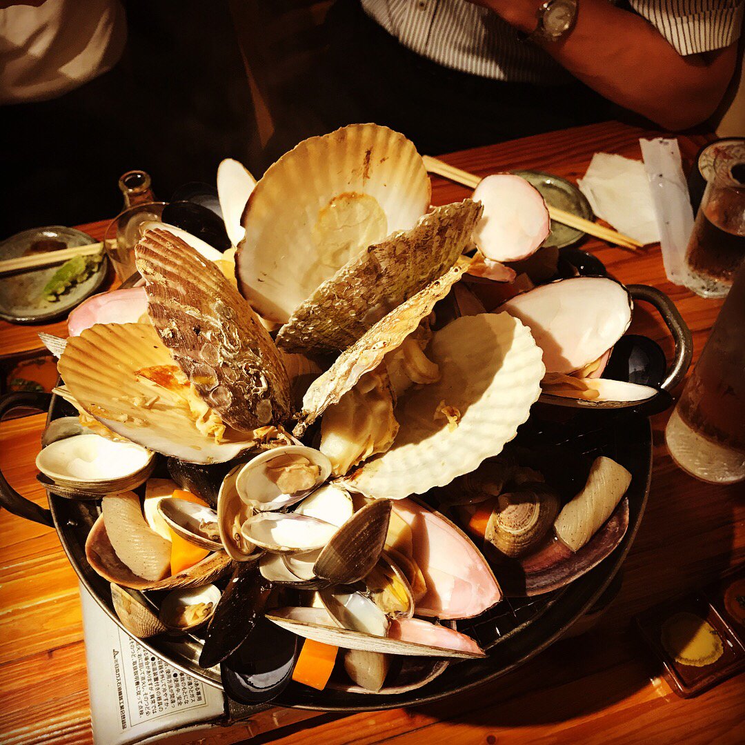 Nao4561 今日は豪快な貝蒸しで有名な シェルハラさんに行ってきました とにかく貝がてんこ盛りです 貝の下には貝汁がありまして 最後は雑炊になります 貝の出汁でうまうまでした ごちそうさま Kobe シェルハラ 三宮 貝料理 雑炊 貝蒸し Nao4561 今日は豪快な貝蒸しで有名な シェルハラさんに行ってきました とにかく貝がてんこ盛りです 貝の下には貝汁がありまして 最後は雑炊になります 貝の出汁でうまうまでした ごちそうさま Kobe シェルハラ 三宮 貝料理 雑炊 貝蒸し