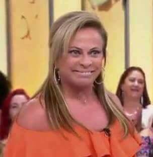 Agbarianatorss's tweet photo. Quando o crush gosta da Ariana. #KCAColombia #Arianators #ArianaGrande https://t.co/Fu2UfBPsVp