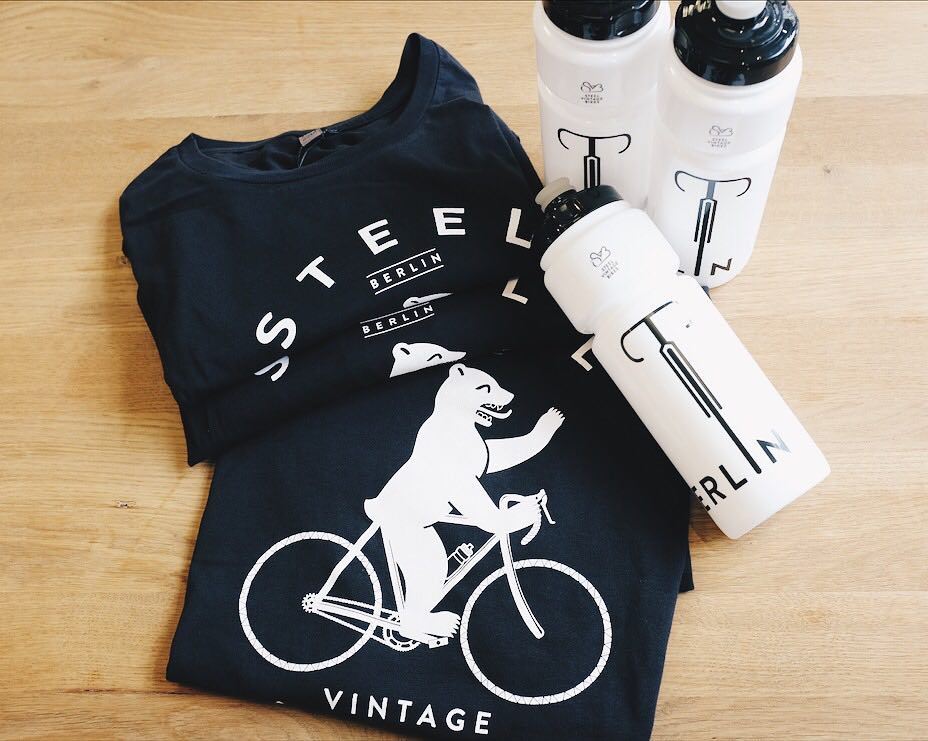 Steel_Vintage's tweet photo. We're happy to support La Superba in 2017 with our Steel Vintage Bikes kit! #steelvintagebikes #steelisreal #inste… https://t.co/F8NvDq9Y6q https://t.co/isyDbyMljB