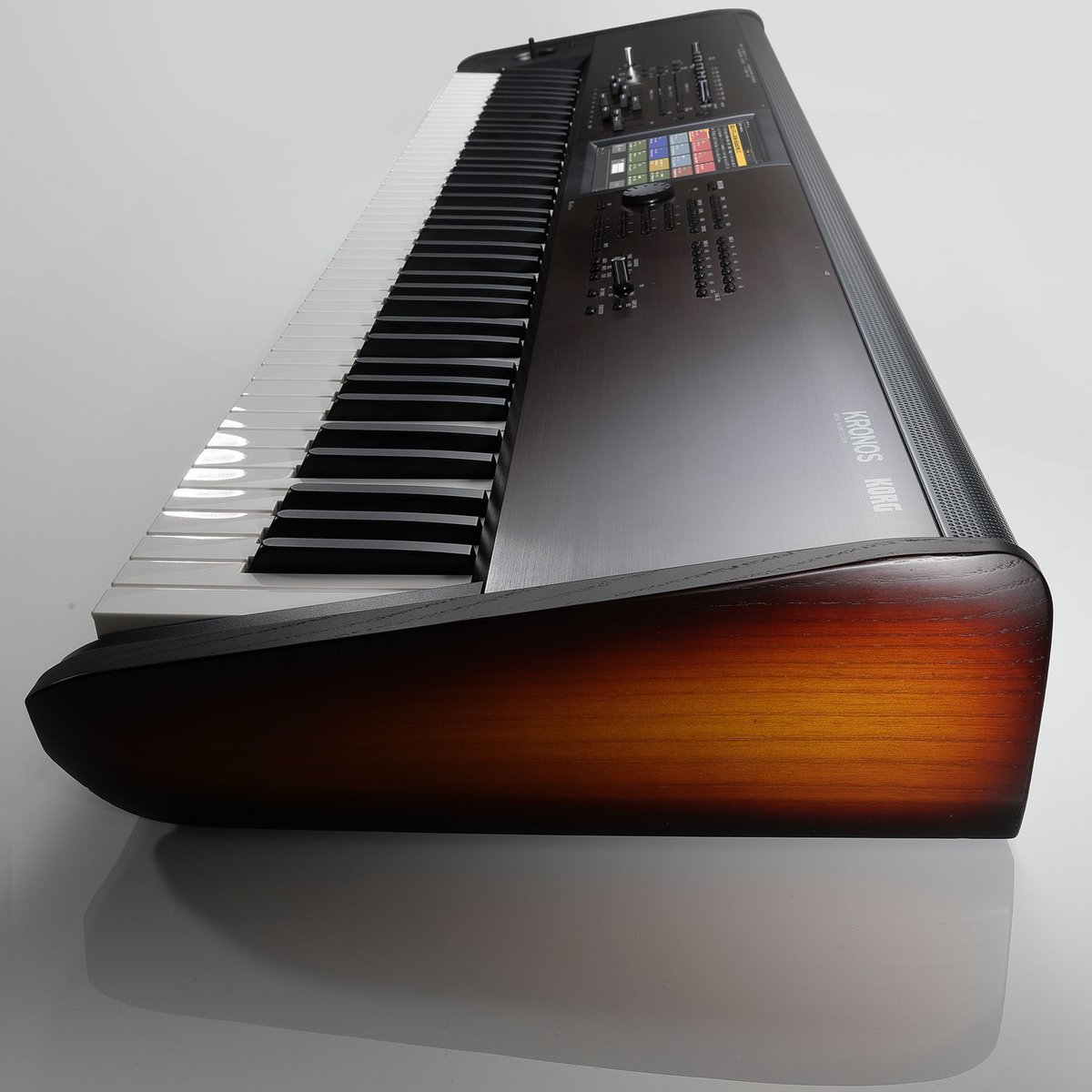 KorgUK's tweet photo. I'm too #sexy for my sides... #KRONOSLS #KORG #KRONOS #synth #workstation https://t.co/qW0EQ2yhWS