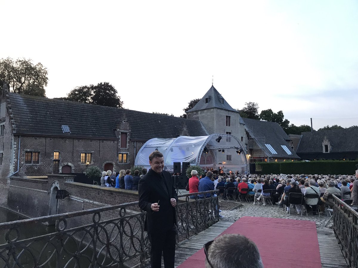 Antenno (@antenno_be) on Twitter photo <a href="/BHaemhouts/">Benjamin Haemhouts</a> is er klaar voor. <a href="/cascophil/">Casco Phil</a> in concert op #golfgoesclassic. #cleydael <a href="/BHaemhouts/">Benjamin Haemhouts</a> is er klaar voor. <a href="/cascophil/">Casco Phil</a> in concert op #golfgoesclassic. #cleydael