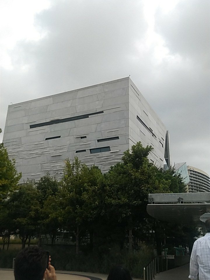One_Intuit_Will's tweet photo. Visiting the @PerotMuseum during our Downtown Dallas tour #PCGCare #IntuitLife https://t.co/GvQBy29tI2