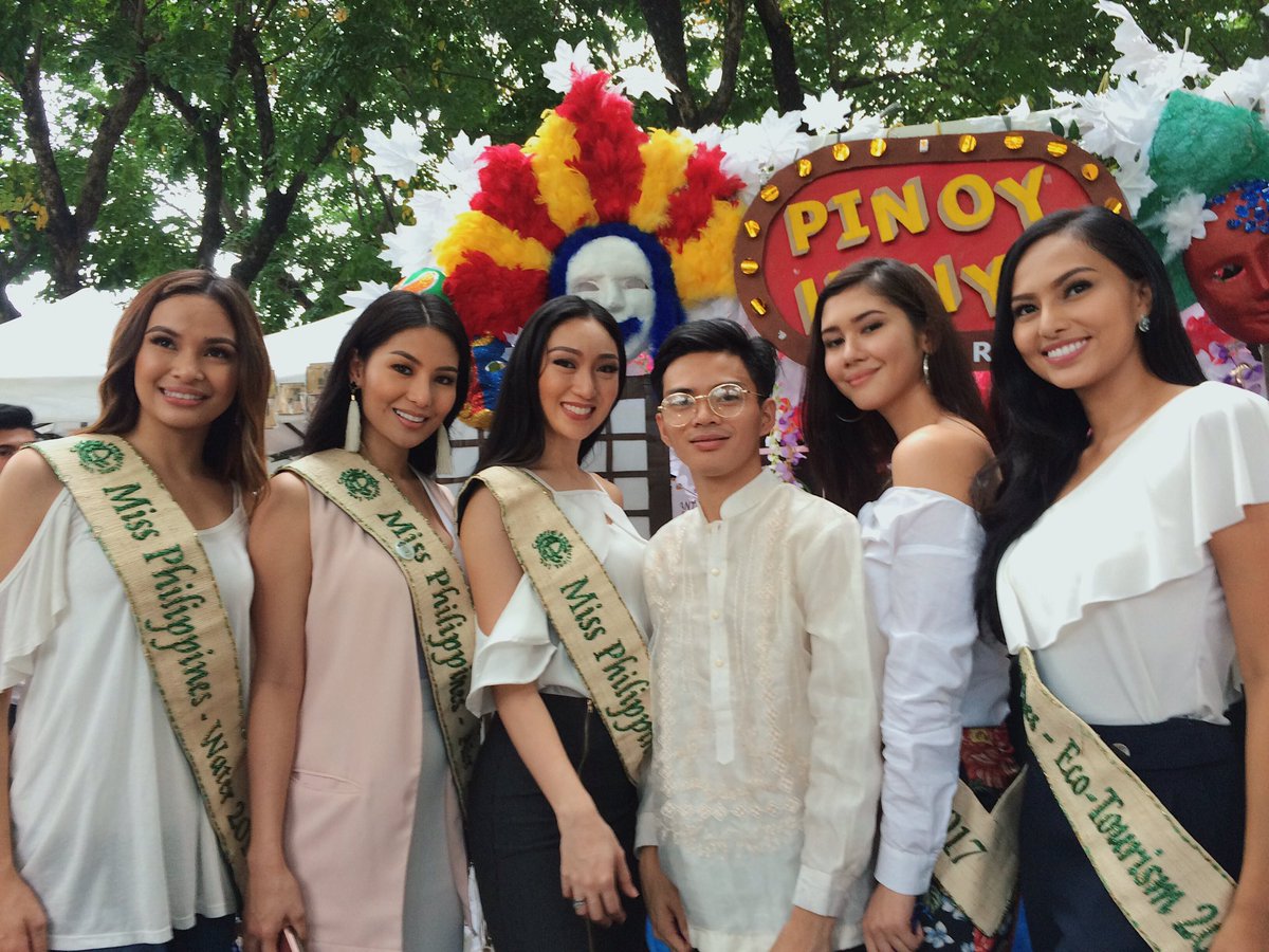 rhussellfamy's tweet photo. Isang makakalikasang hapon mula sa Miss PH Earth Queens! Salamat sa pagbisita sa FEU at pakikisaya sa aming booth. #TamHunt2017 #COMMSOC https://t.co/2jQQN2guyE