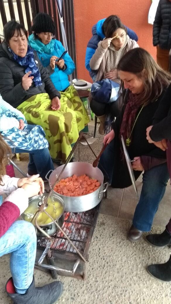 sindprofteleton's tweet photo. Talca prepata su comida en su octavo día de huelga!!! #huelgateleton #teleton RT https://t.co/0jDkvn37UT