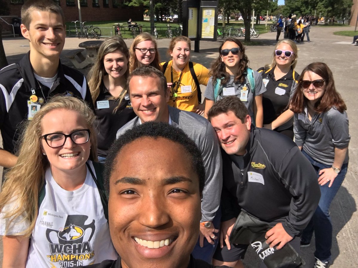 Briana_Tucker_'s tweet photo. But first let me take a selfie! Team 17 #saabucketlist https://t.co/5tOc4UJ4nS