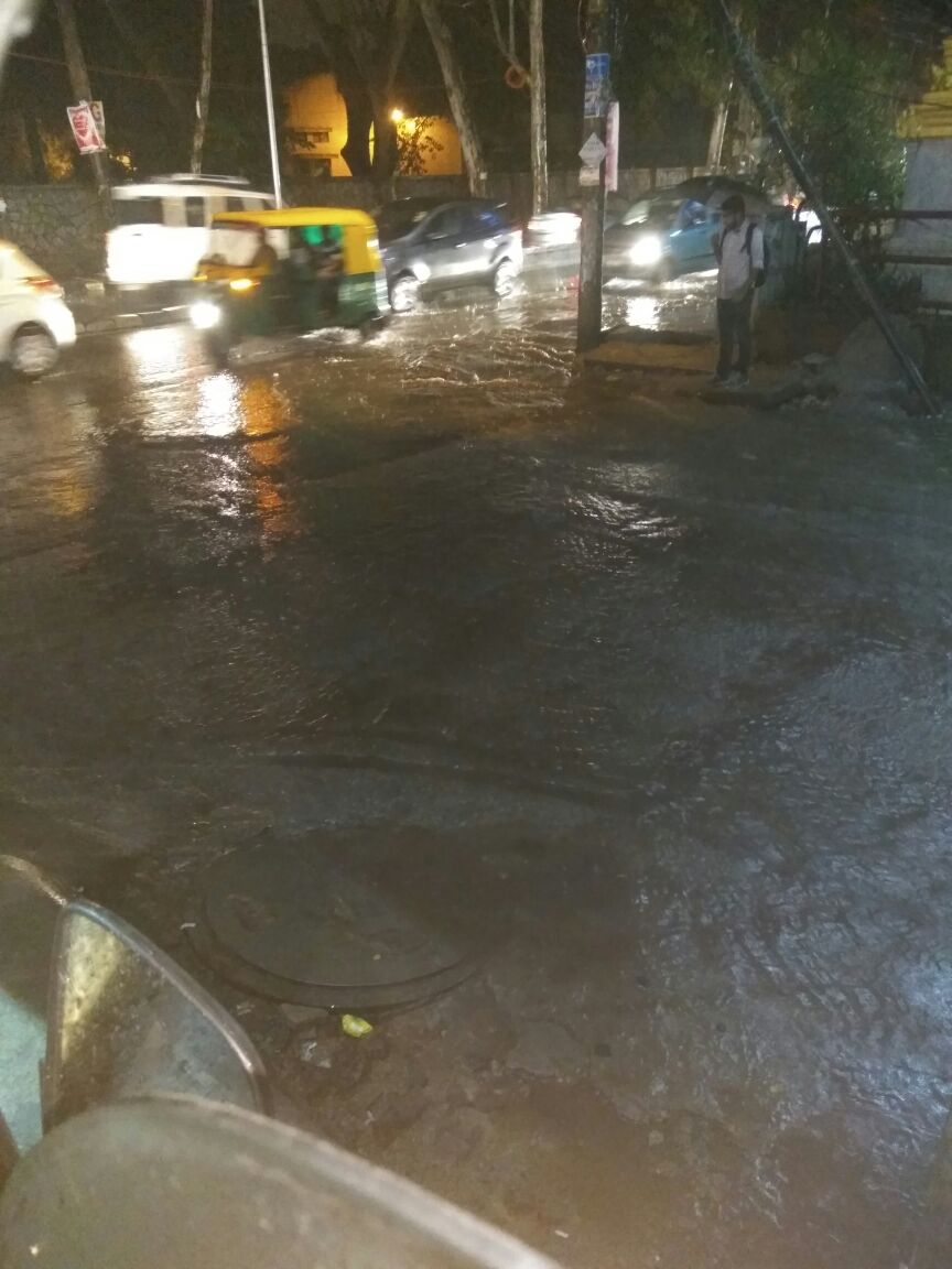 frazertowntraf1's tweet photo. water logging near miller road heins junction https://t.co/p7doHH8TCe