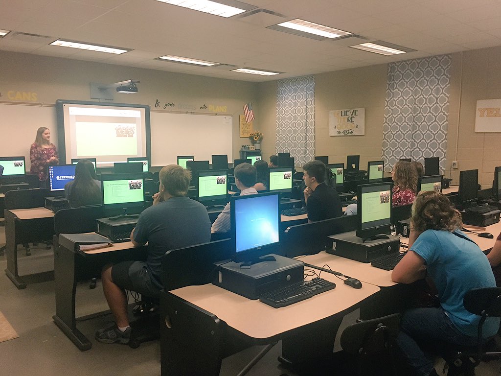 cornerhsFBLA's tweet photo. Our president @catieetucker did a FANTASTIC job leading our first meeting this morning! #jacketpride https://t.co/RQpGq6O2k2