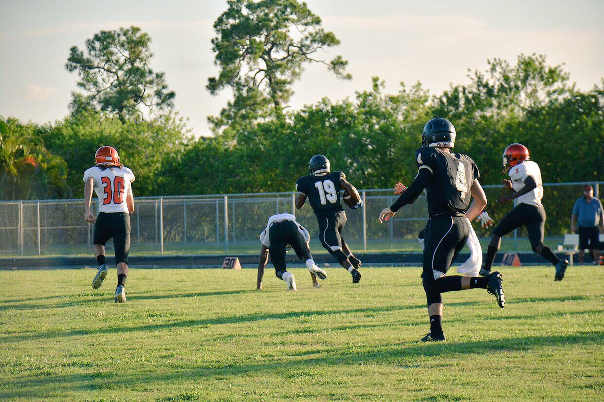 OHLionsFB's tweet photo. @CSCFootball has rewarded our very own @reisclark1 his second offer! #RunReisRun is just getting started! https://t.co/40X3U0e4a4