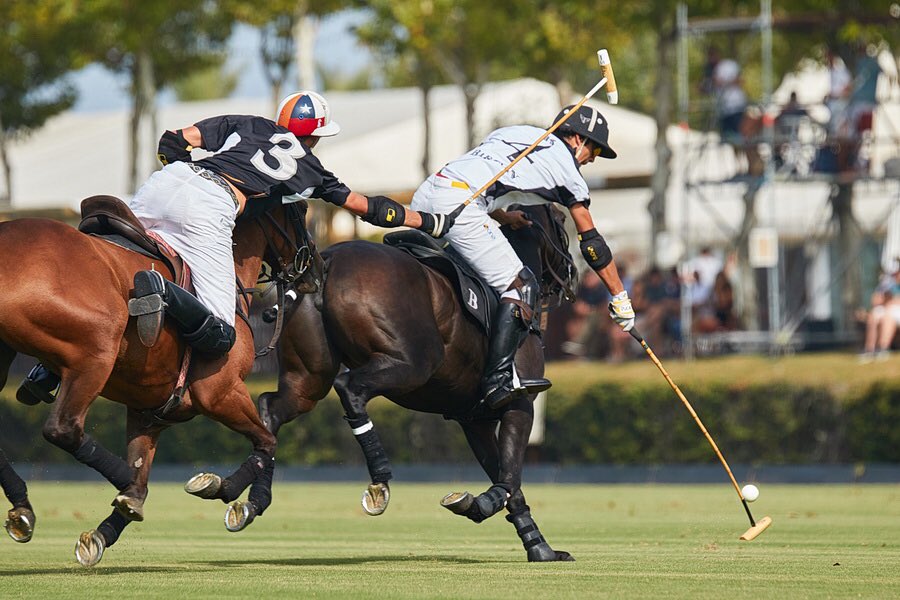 Pololine's tweet photo. Goals by Machado & Muzzio to close 4th chukker 7-6 #equus v #bardon #semi #copadeoro #mediumgoal πͺπΈ (by @KaterinaMorgan) #pololineinsoto https://t.co/UMknSyWwEu