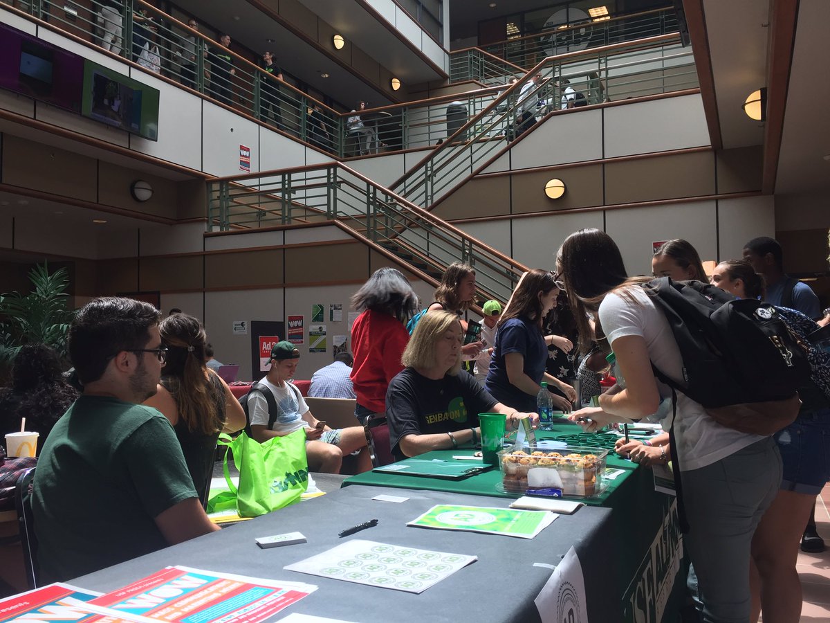 yparedesv's tweet photo. When @DisneyDeborah lets you our of #PUR4100 to grab free snacks and t-shirts for #Zweek 😛🙌🏽 #loyalestprofessor https://t.co/bjdVLxi88j