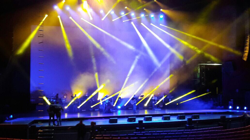 Artvelascor's tweet photo. Ensayo general.. listos para esta noche @AuditorioMx @primeragene #laprimeranuncaseolvida https://t.co/3Ne241JqSb