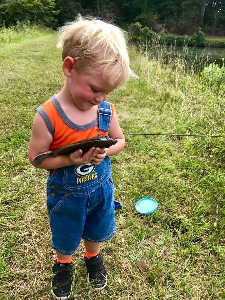 rod_breaker's tweet photo. Teaching them young. Respect what God has provided on this earth for our use. #fishing #teachthemyoung #rodbreakerfishing https://t.co/TiJYd3sGYo