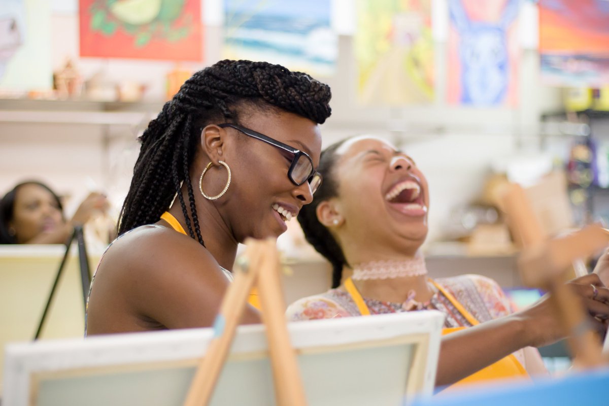 I've always thought a painting party would be great for a bridal shower. Spoiler alert: I was right. ultimatebridesmaid.com/2017/08/24/lin…