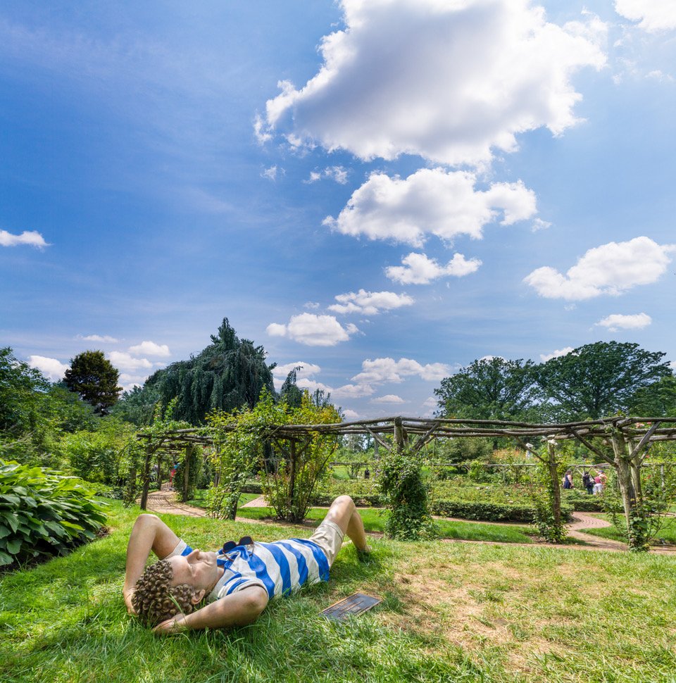 SewardJohnson's tweet photo. 32 sculptures exhibited on 200 acres at Old Westbury Gardens. "Cloud Watching" in pic. Extended thru October 1st. #oldwestburygardens https://t.co/ZSLGvltezR