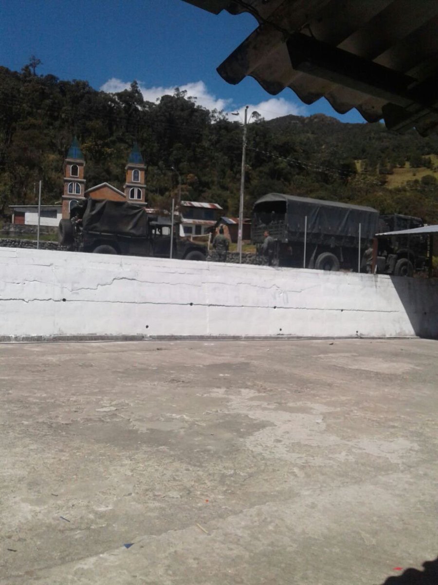 San Pedro de Yumate-Molleturo amaneció militarzado, debido a que moradores de Río Blanco se levantaron en contra de minería. <a href="/Braucampoverde/">BRC-Radio & Noticias</a>