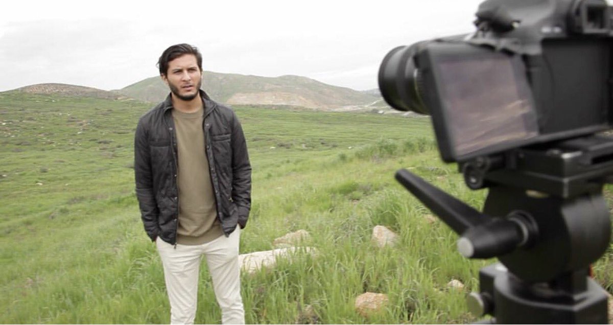 HailingCesar's tweet photo. Did you know #HailingCesar is Eduardo's first film? His story shows that with passion and curiosity, you can do anything. #directorscut https://t.co/QohkKEXSoC