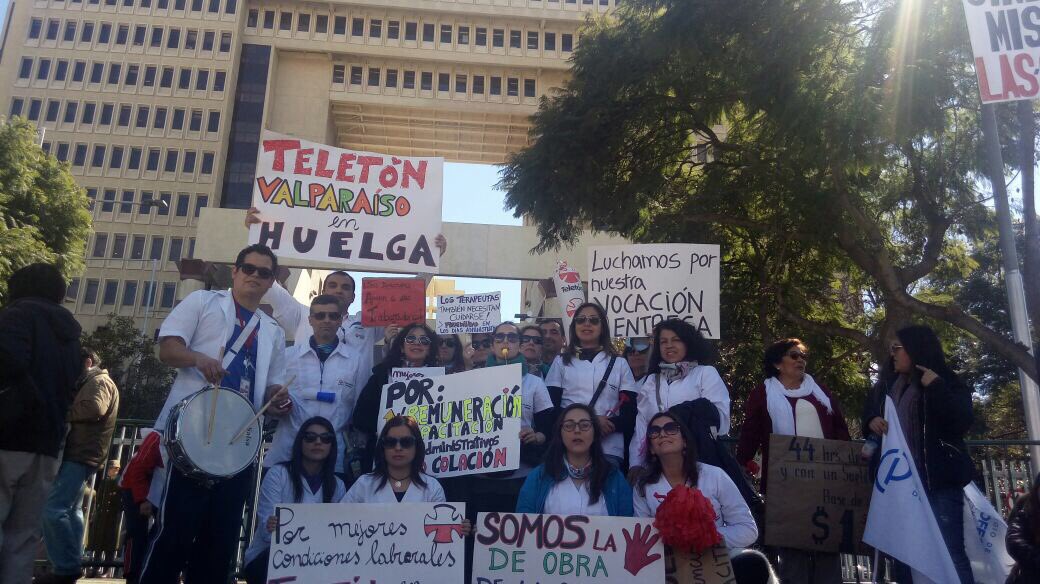 sindprofteleton's tweet photo. Valparaíso fue al Congreso!!! Neceditamos su apoyo #huelgateleton #teleton RT https://t.co/LSc9WPciFI