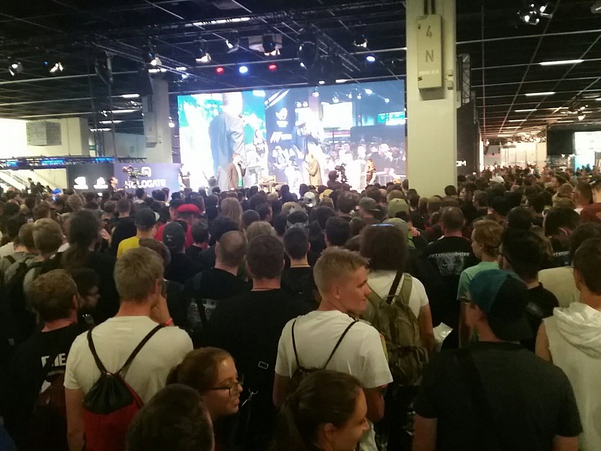 Nocis88's tweet image. #mifcom says Winning Raffle at 18:00, let&apos;s everyone wait and waste 1hour because they wanna do more promotion first... #gamescom2017 #angry