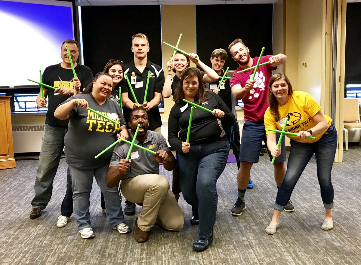 Bethigander's tweet photo. Team 23 rocking out #saabucketlist https://t.co/E0K4n2VBqR