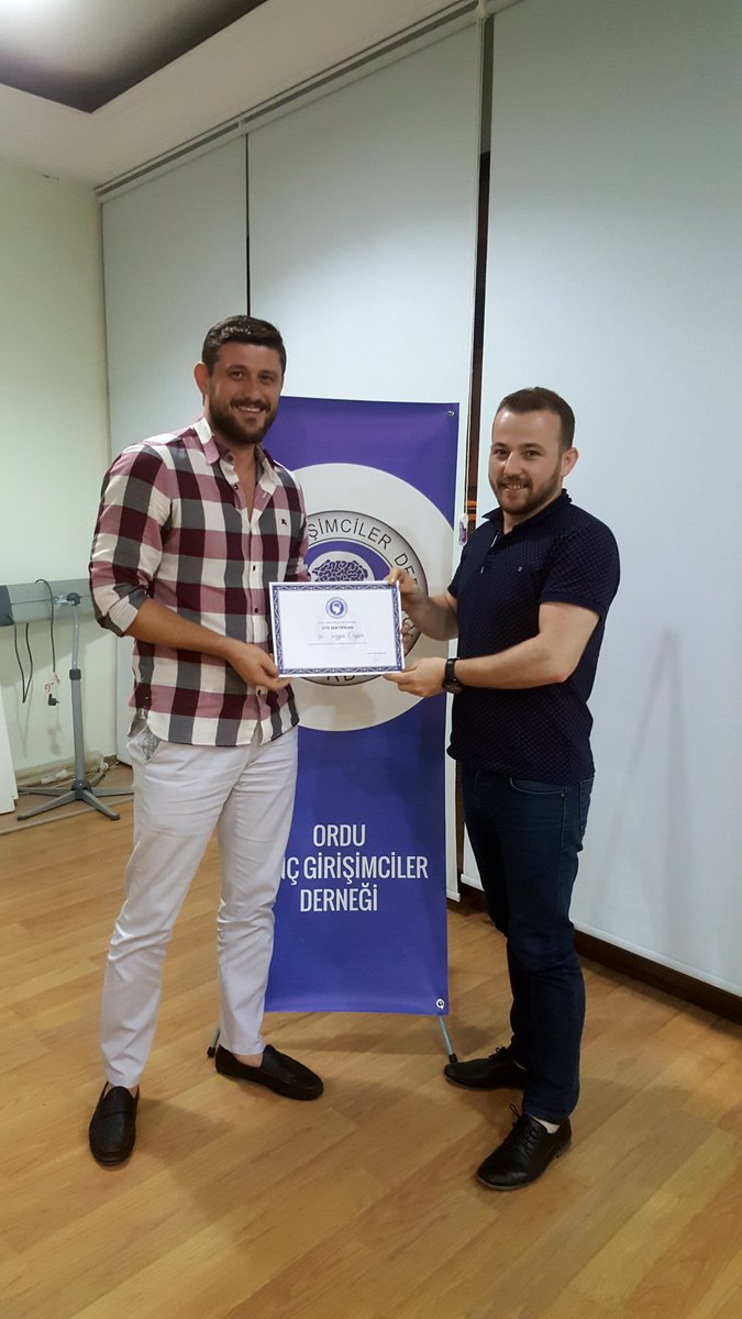 oggdernegi's tweet photo. OGGD Başkanımız Samet AKTAŞ derneğimize yeni üye olan
Sezgin ERGÜN ve Muhammed AKDEMİR' e OGGD Üye Sertifikalarını takdim etti.
#OGGD #ÜYE https://t.co/6pOsytU3Hd