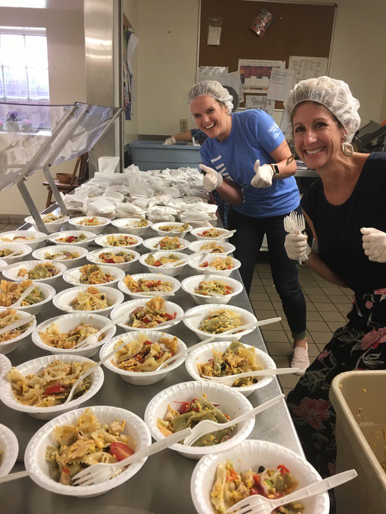 jenolimoore's tweet photo. Check out our @UWMidlands staffing volunteering this morning! #notsosecretservice https://t.co/8A1dGOw9Ev