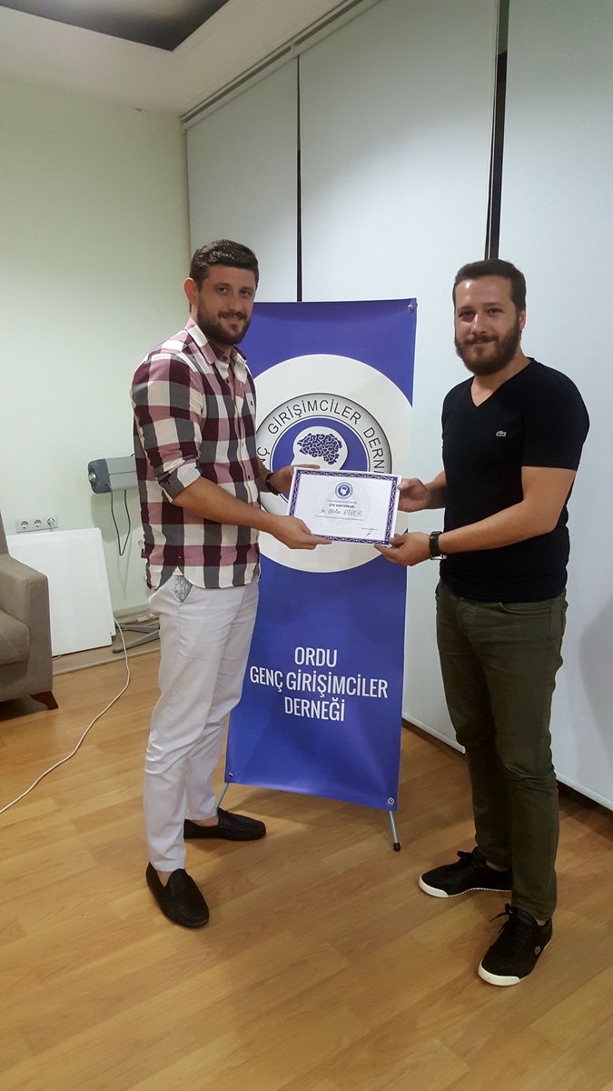 oggdernegi's tweet photo. OGGD Başkanımız Samet AKTAŞ derneğimize yeni üye olan
Metin BİBER ve Nazım Orçun ÇUHADAR' a OGGD Üye Sertifikalarını takdim etti.
#OGGD #ÜYE https://t.co/Xvlzfkcx0t