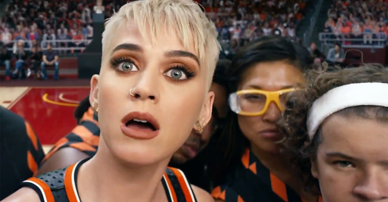 fusetv's tweet photo. .@GatenM123, @CSydelko, @JennaUshkowitz and more star in @KatyPerry and @NickiMinaj's #SwishSwish video🏀 https://t.co/CIcg5OkNvA https://t.co/tVHUj2n97H